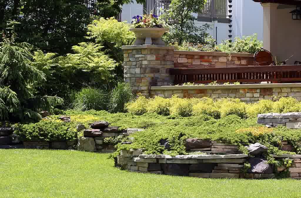 Enhance Your Retaining Wall for a Stunning Spring and Summer Bloom